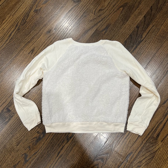 Like New Hollister Faux Sherpa Sweatshirt Crewneck Women’s Size Medium - Picture 5 of 5